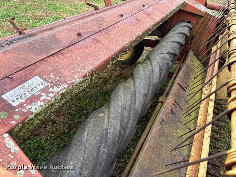 image for item EM6162 New Holland 477 swather / windrower