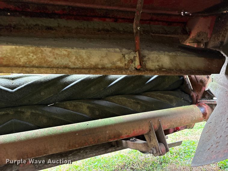 image for item EM6162 New Holland 477 swather / windrower