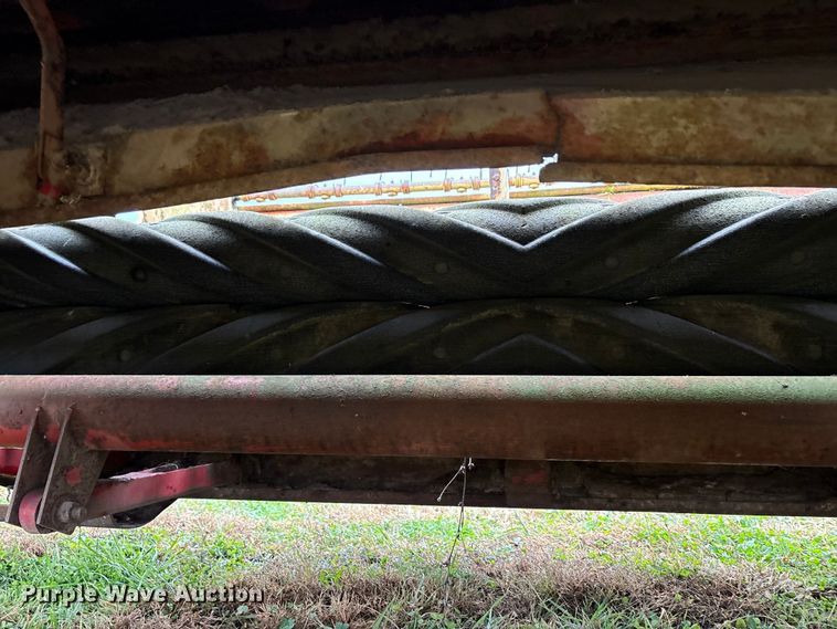 image for item EM6162 New Holland 477 swather / windrower