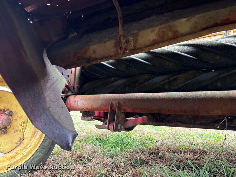 image for item EM6162 New Holland 477 swather / windrower