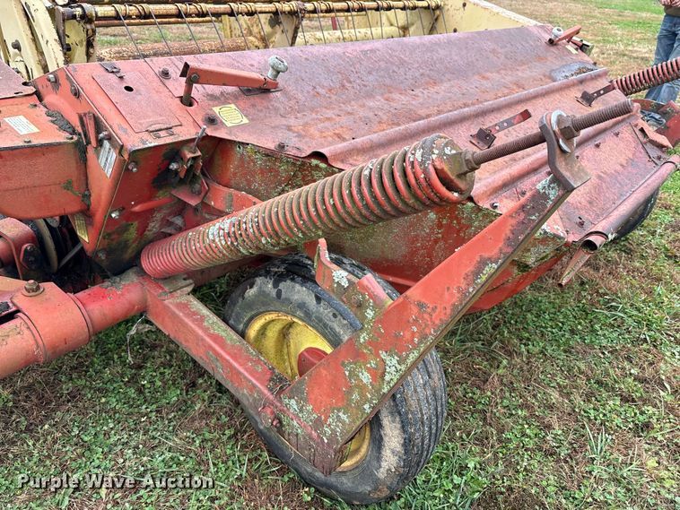 image for item EM6162 New Holland 477 swather / windrower