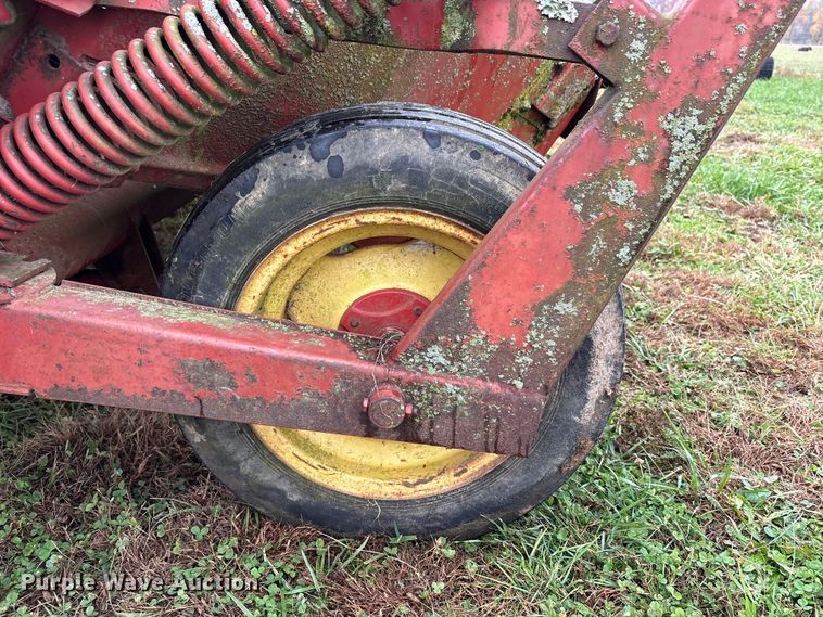 image for item EM6162 New Holland 477 swather / windrower