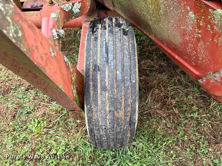 image for item EM6162 New Holland 477 swather / windrower