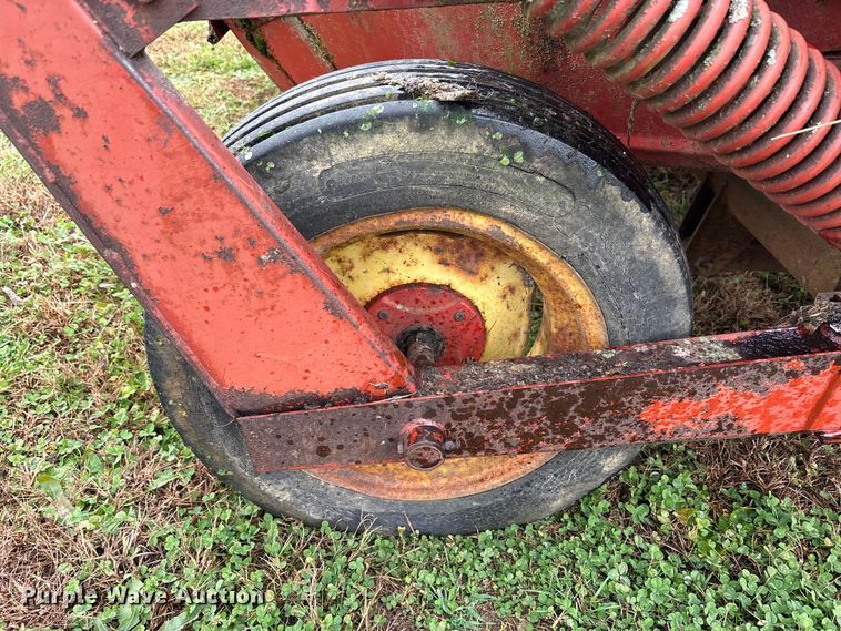 image for item EM6162 New Holland 477 swather / windrower