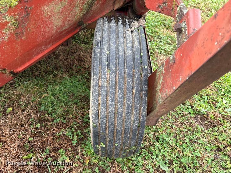 image for item EM6162 New Holland 477 swather / windrower