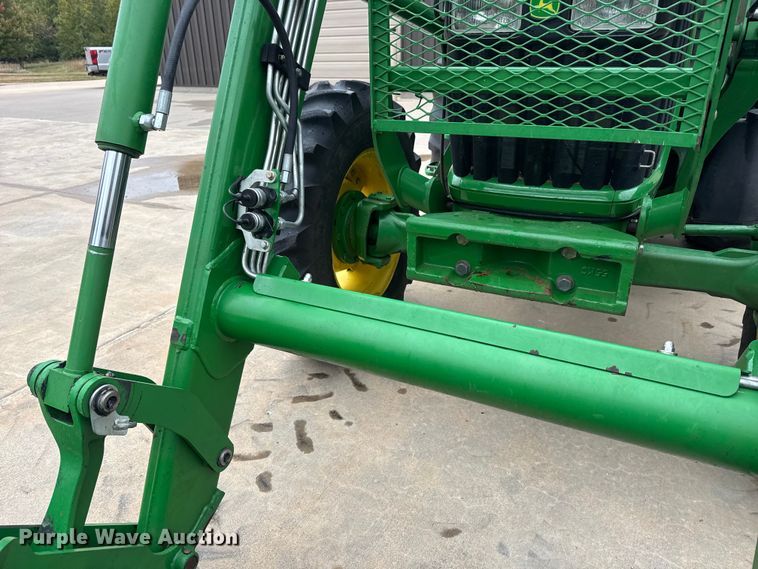 image for item EM8496 2010 John Deere 5085M MFWD tractor
