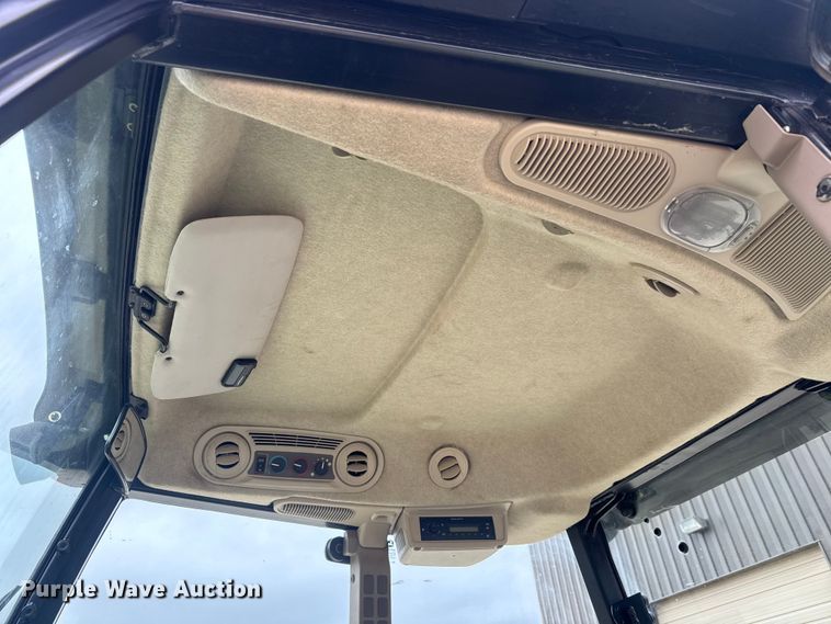 image for item EM8496 2010 John Deere 5085M MFWD tractor