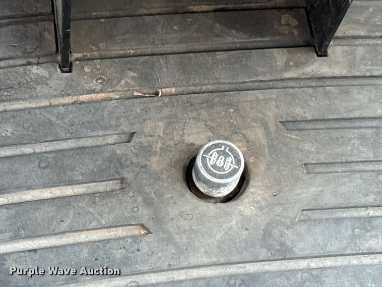 image for item EM8496 2010 John Deere 5085M MFWD tractor