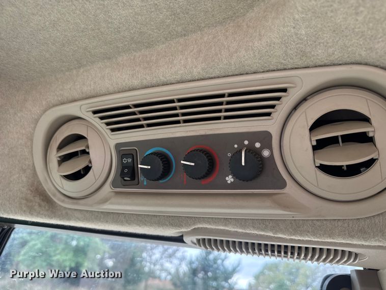 image for item EM8496 2010 John Deere 5085M MFWD tractor