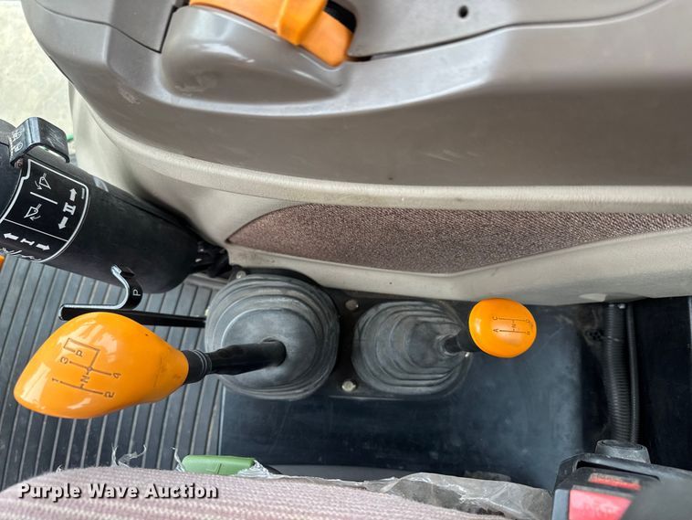 image for item EM8496 2010 John Deere 5085M MFWD tractor