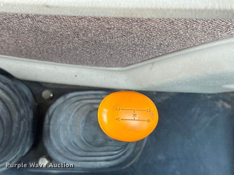 image for item EM8496 2010 John Deere 5085M MFWD tractor