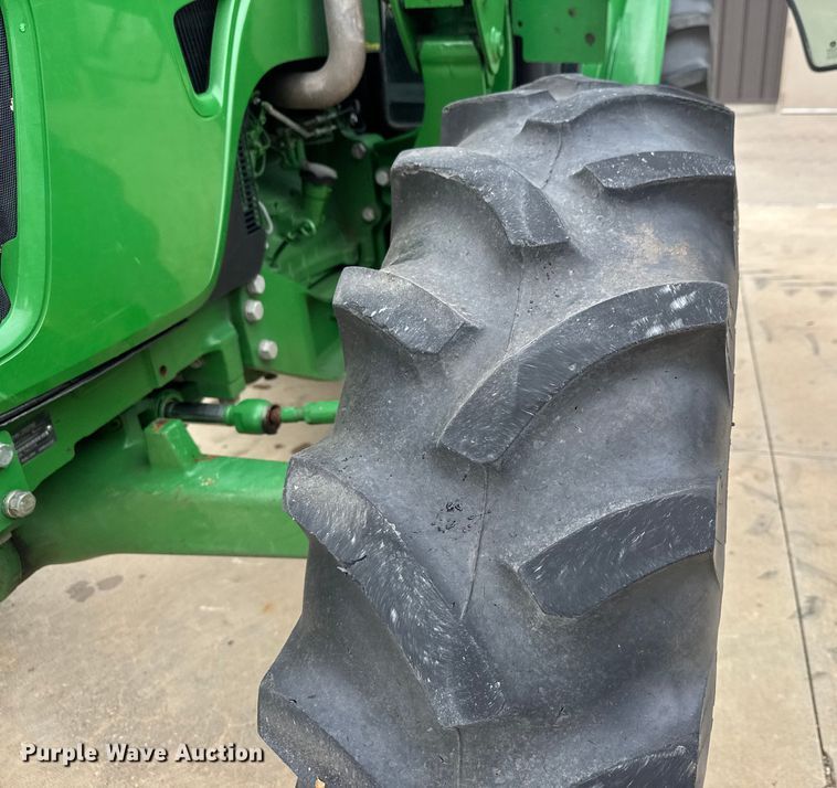 image for item EM8496 2010 John Deere 5085M MFWD tractor