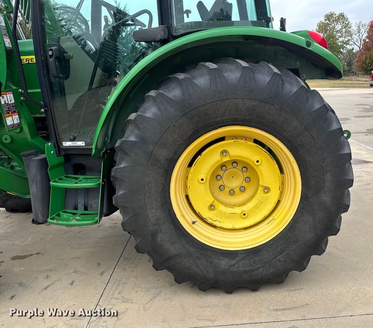 image for item EM8496 2010 John Deere 5085M MFWD tractor