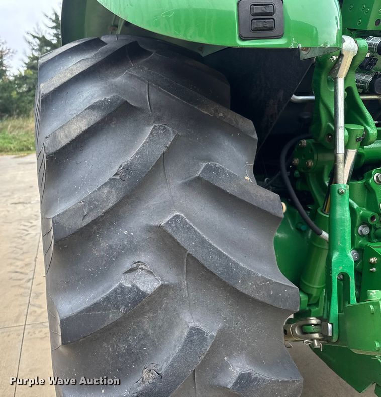 image for item EM8496 2010 John Deere 5085M MFWD tractor