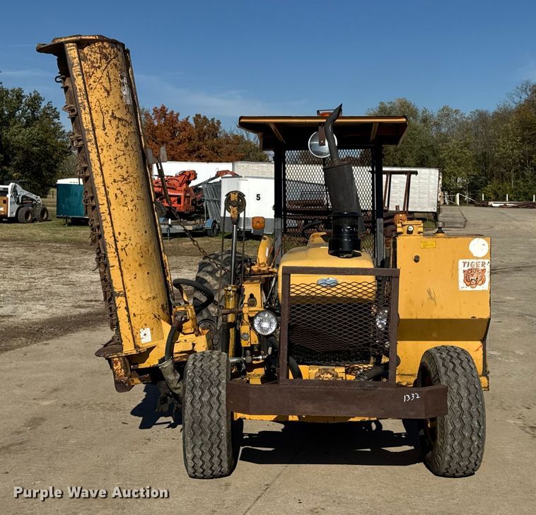 image for item EN0690 Ford 260C tractor