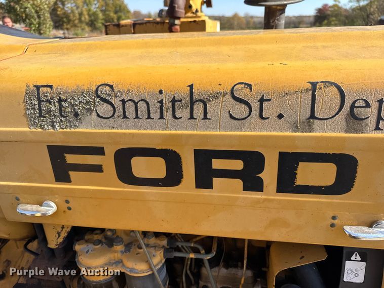 image for item EN0690 Ford 260C tractor