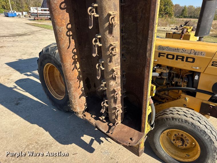 image for item EN0690 Ford 260C tractor