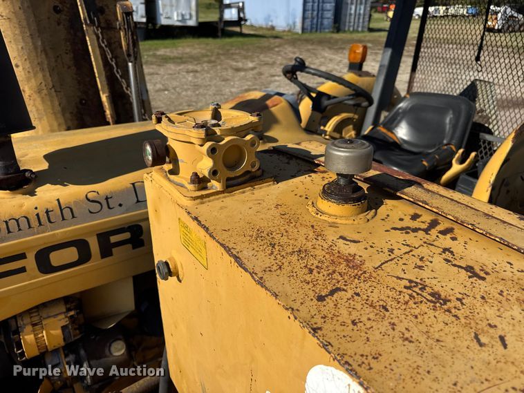 image for item EN0690 Ford 260C tractor