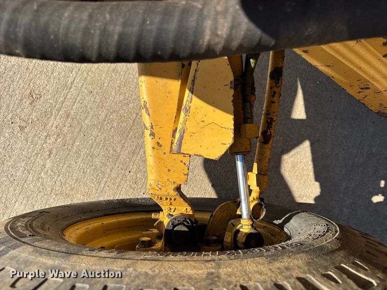 image for item EN0690 Ford 260C tractor