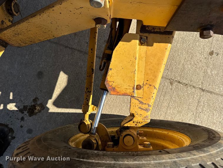 image for item EN0690 Ford 260C tractor