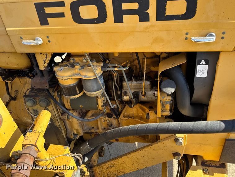 image for item EN0690 Ford 260C tractor
