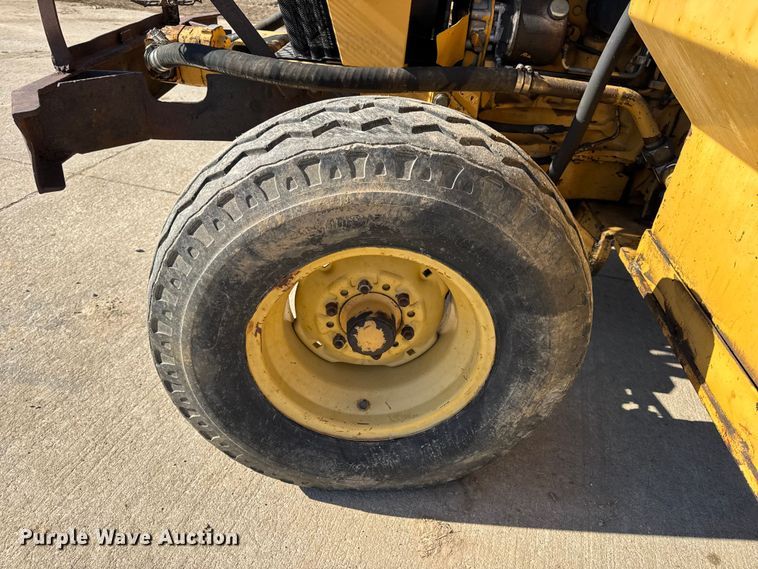 image for item EN0690 Ford 260C tractor