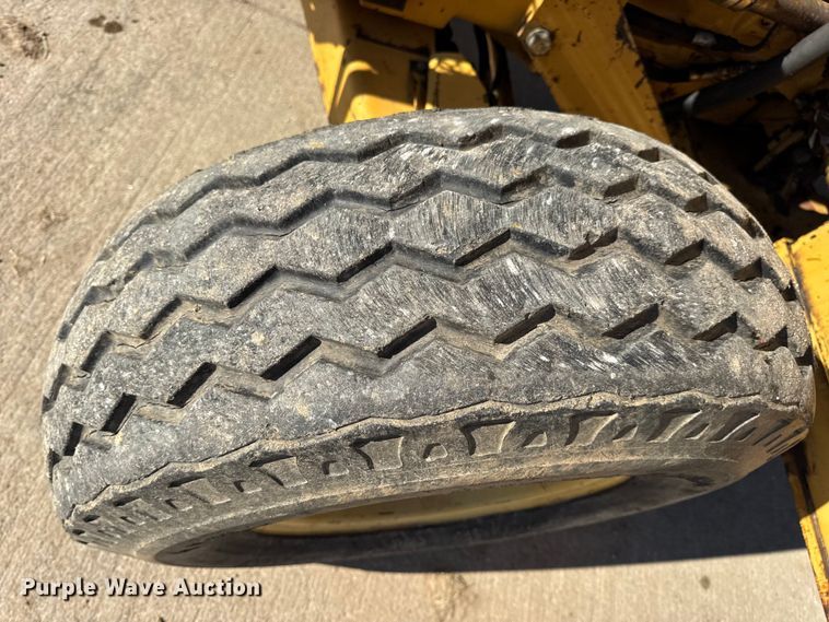 image for item EN0690 Ford 260C tractor