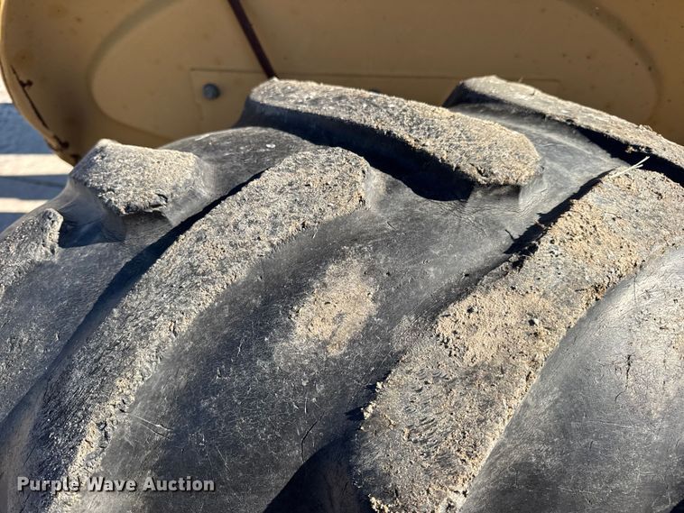 image for item EN0690 Ford 260C tractor