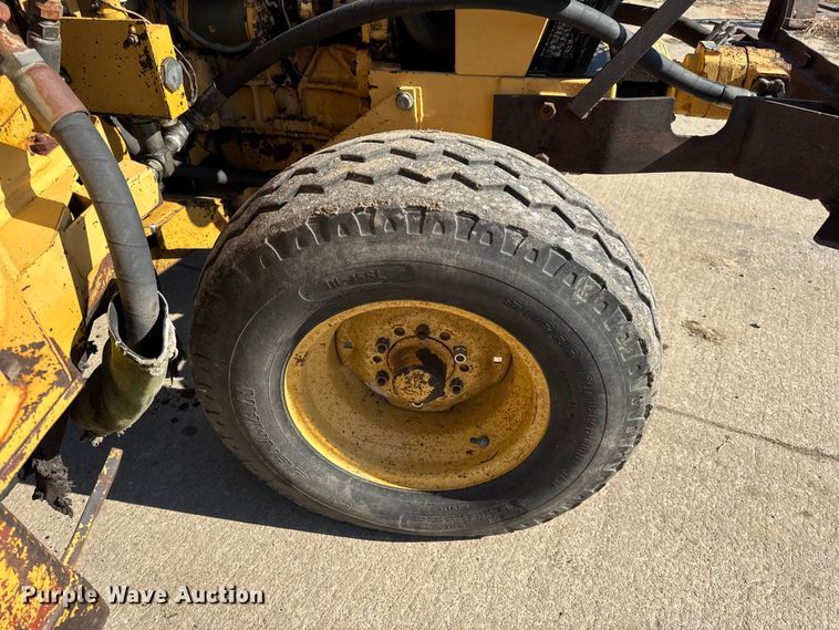 image for item EN0690 Ford 260C tractor