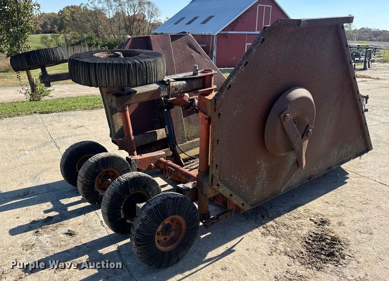 image for item EN0692 Bush Hog batwing rotary mower