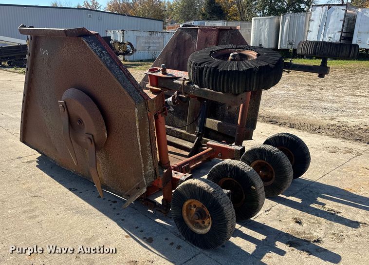 image for item EN0692 Bush Hog batwing rotary mower