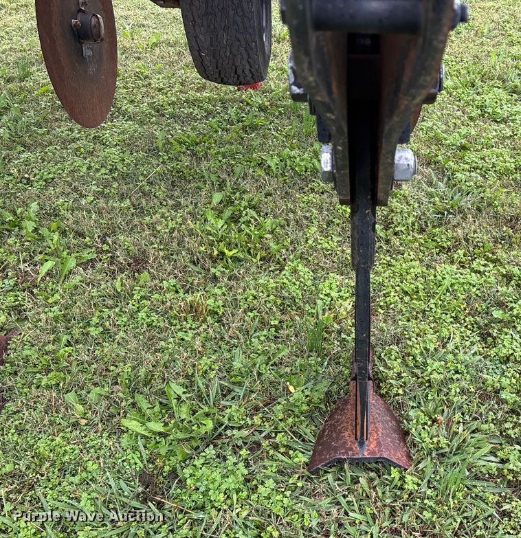 image for item EN5749 2005 Krause 4830-530R in-line ripper