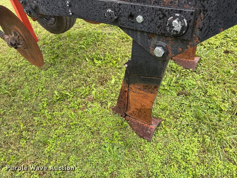 image for item EN5749 2005 Krause 4830-530R in-line ripper