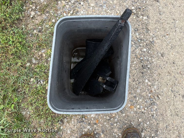 image for item EN5749 2005 Krause 4830-530R in-line ripper