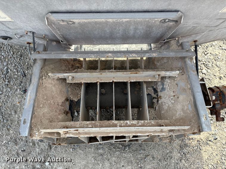 image for item EN5768 New Leader MultApplier L4000G4 spreader bed insert