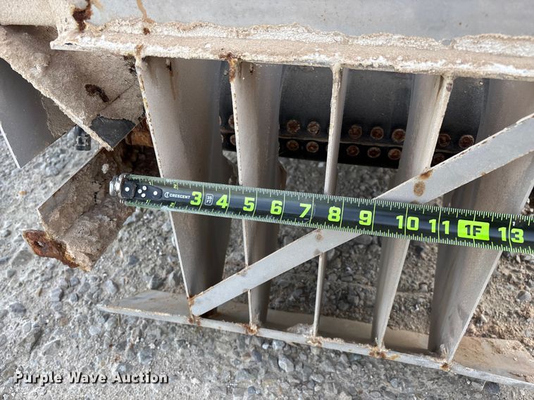 image for item EN5768 New Leader MultApplier L4000G4 spreader bed insert