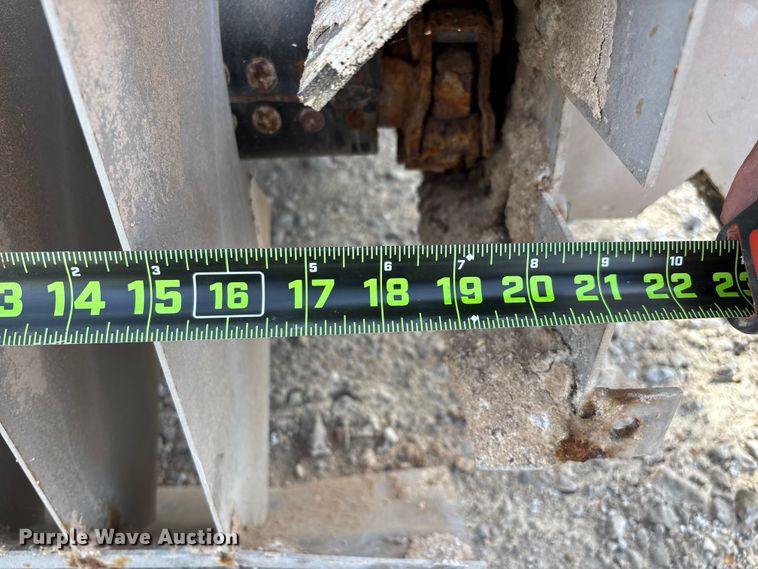 image for item EN5768 New Leader MultApplier L4000G4 spreader bed insert