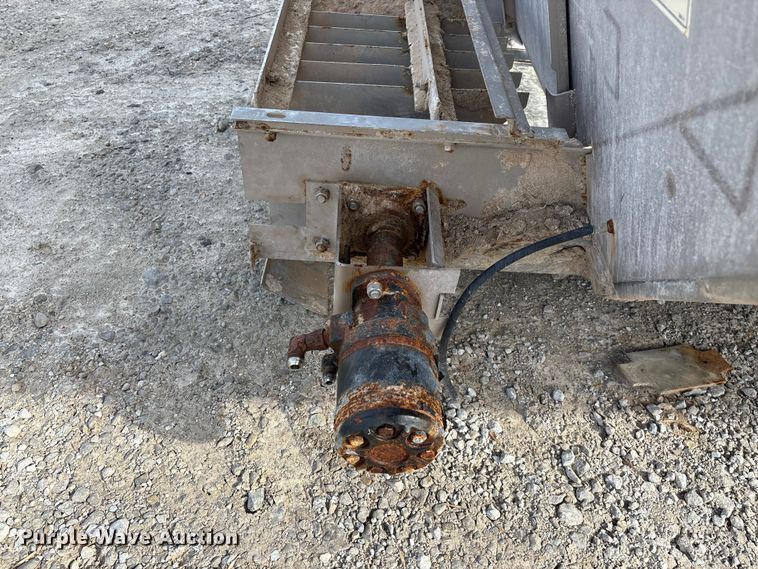 image for item EN5768 New Leader MultApplier L4000G4 spreader bed insert