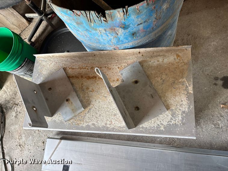 image for item EN5768 New Leader MultApplier L4000G4 spreader bed insert