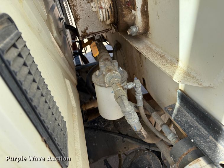 image for item EP0806 2004 International 7400 feed mixer truck