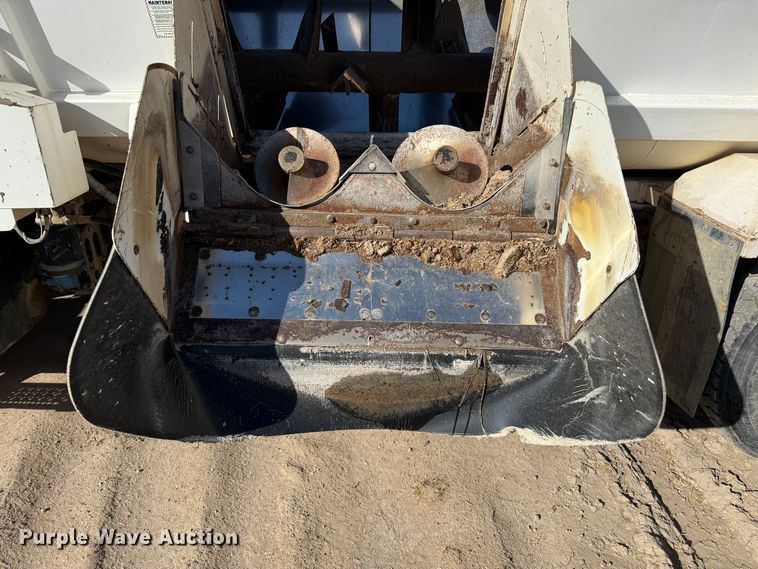 image for item EP0806 2004 International 7400 feed mixer truck