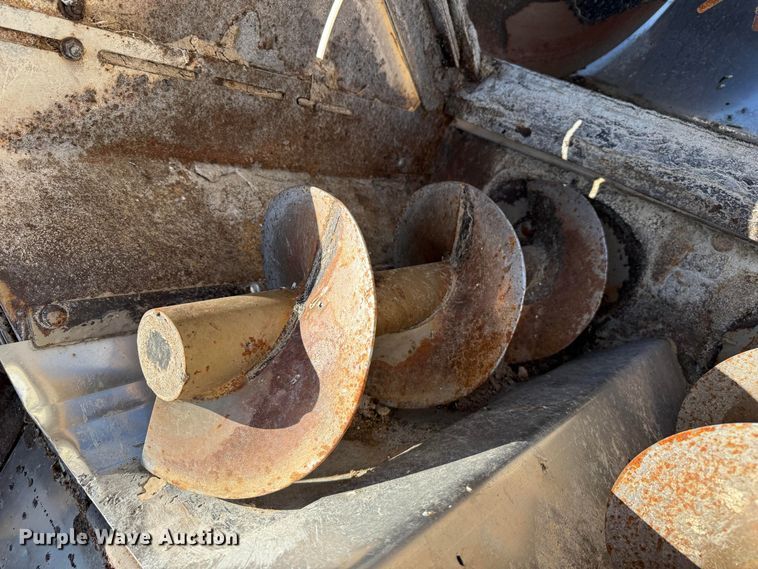 image for item EP0806 2004 International 7400 feed mixer truck