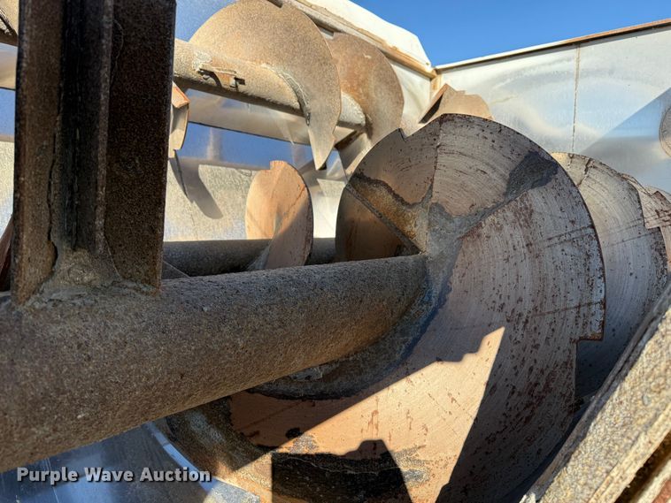 image for item EP0806 2004 International 7400 feed mixer truck