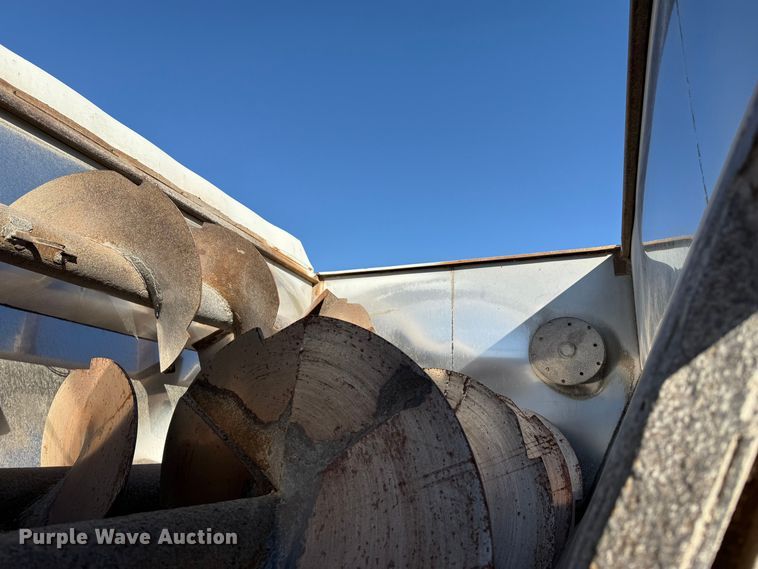 image for item EP0806 2004 International 7400 feed mixer truck