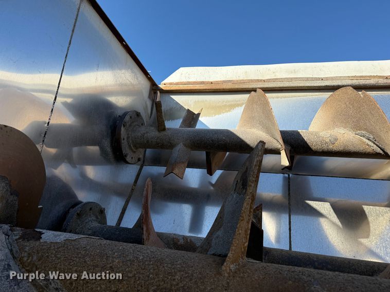 image for item EP0806 2004 International 7400 feed mixer truck