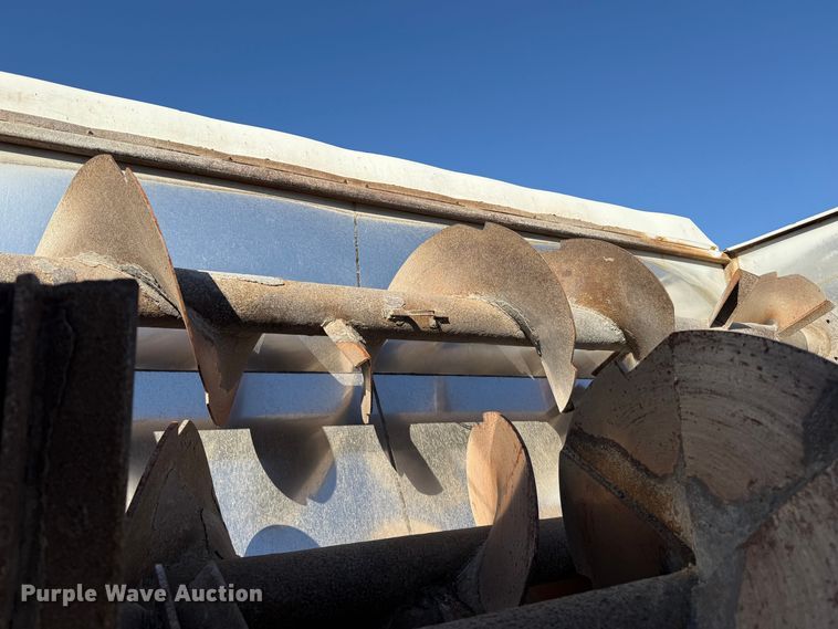 image for item EP0806 2004 International 7400 feed mixer truck