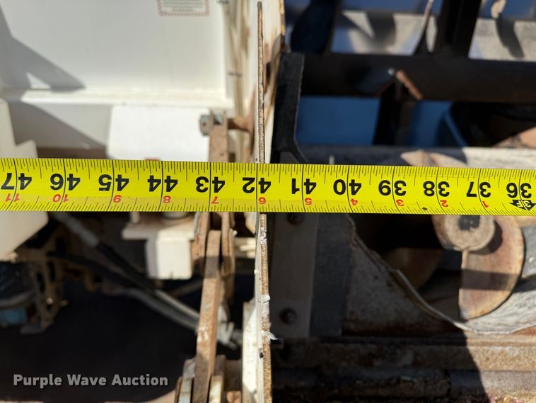 image for item EP0806 2004 International 7400 feed mixer truck