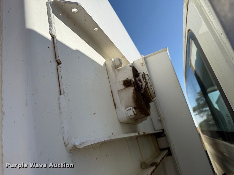 image for item EP0806 2004 International 7400 feed mixer truck