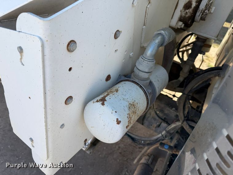 image for item EP0806 2004 International 7400 feed mixer truck