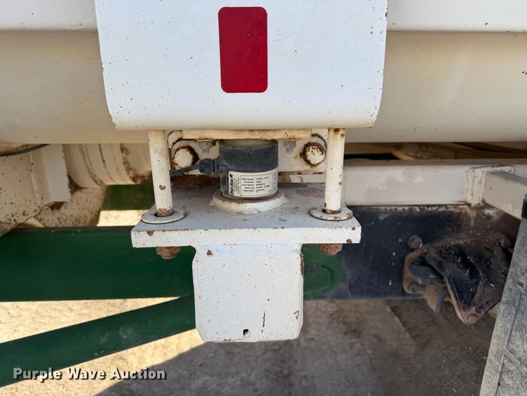 image for item EP0806 2004 International 7400 feed mixer truck